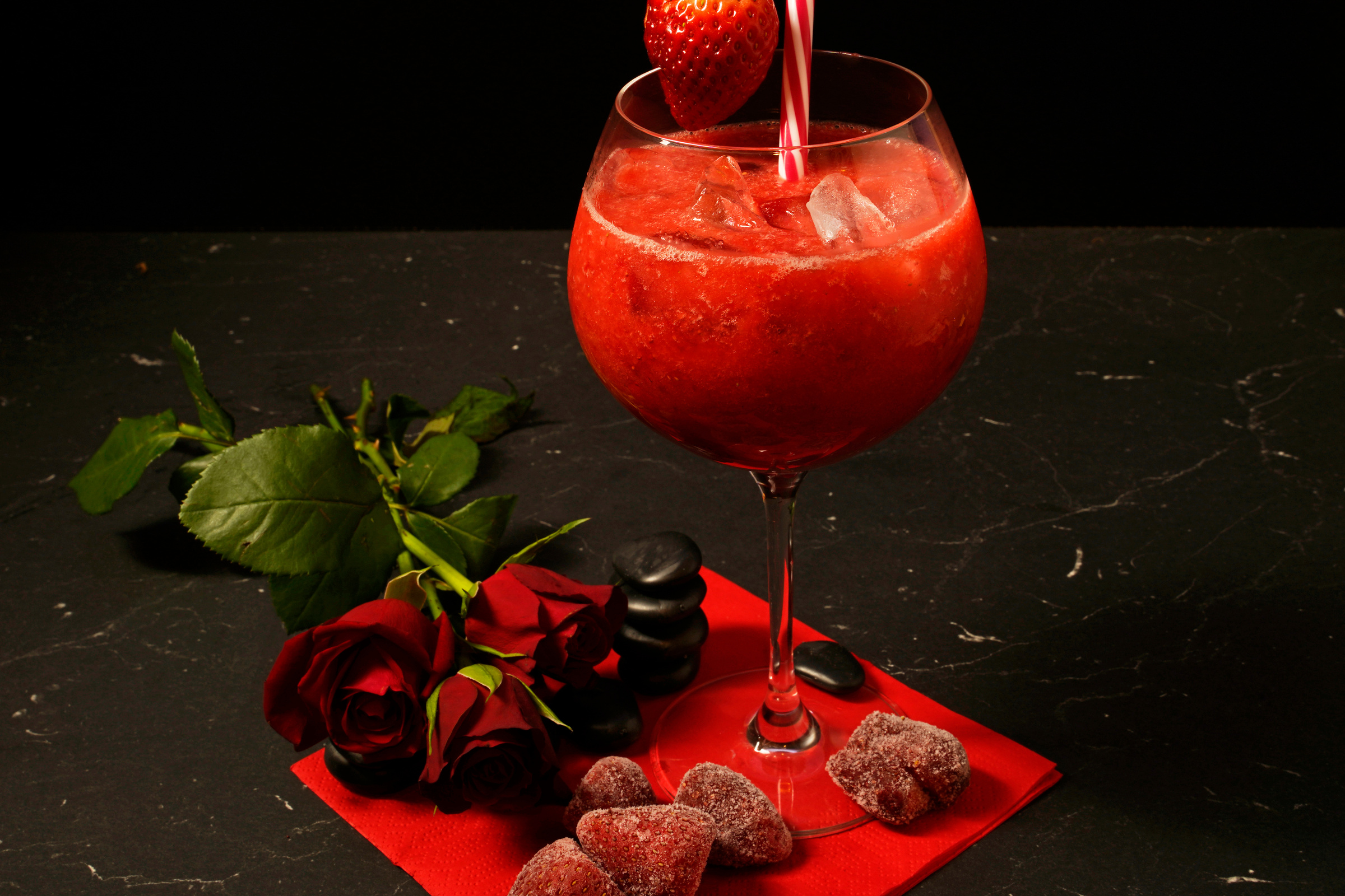 "niced strawberries in crush with gin